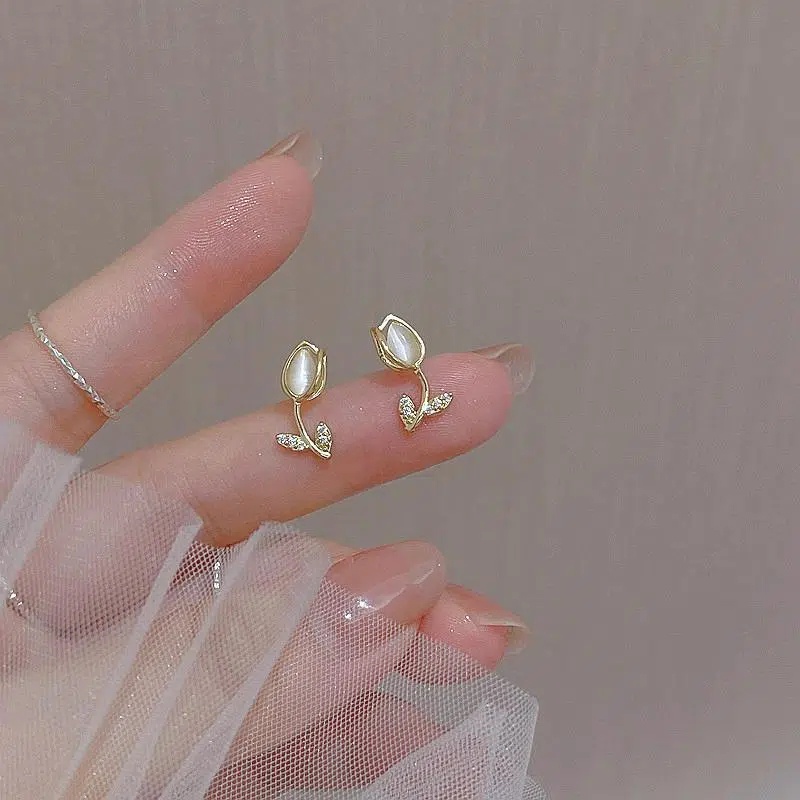 Anting Kalung Rantai Desain Bunga Tulip Aksen Mutiara Permata Warna Emas Silver Gaya Korea Untuk Wanita