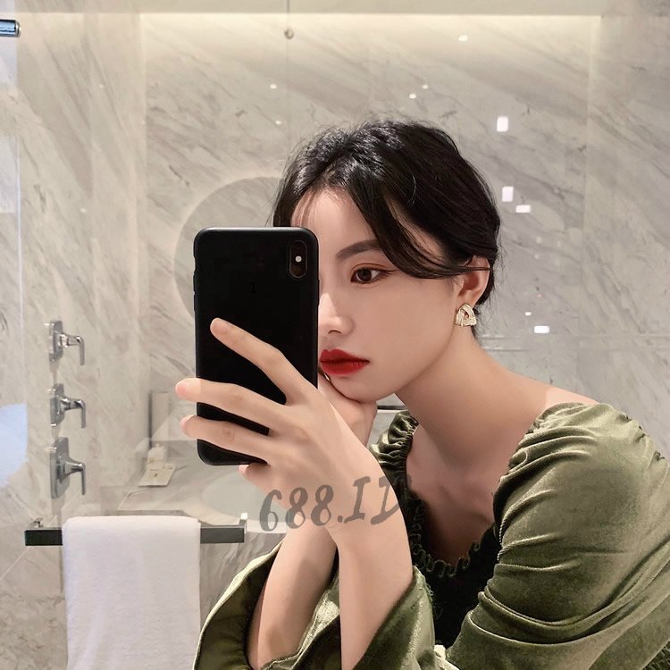 [688.id] Anting Tusuk Wanita Korea Anti Karat Perak 925 Impor Model Terbaru Bisa untuk Hijab ER 10