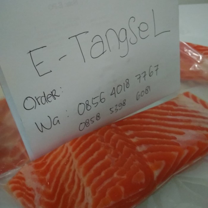 

Tokopratiwiw - Salmon Fresh Fillet Norwegian 1Kg 1 Kg