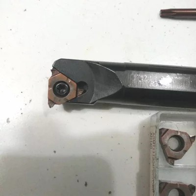 pahat bubut. holder bubut drat dalam SNR16. IR16 set insert carbide