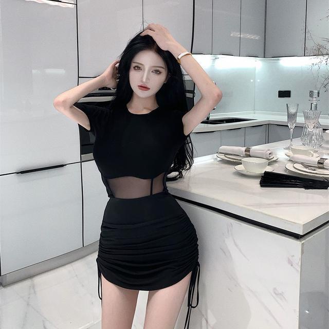 Red Musim semi dan musim panas pinggang tinggi baru serut rok hitam one-piece setelan pria kecil tas pinggul setengah tubuh a-line rok pendek wanita