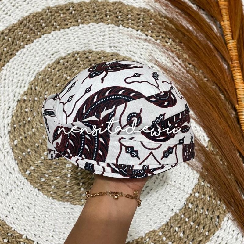 [1 Set] Baju Adat Jawa - Solo, Nuansa Putih