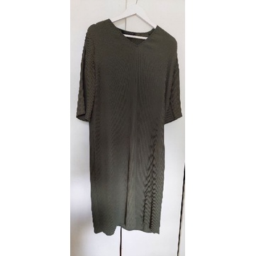 THE EXECUTIVE DRESS