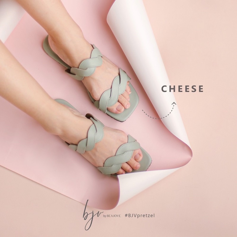 Beajove Cheese Flat Sandals