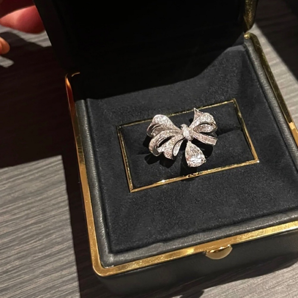 Cincin Model Terbuka Adjustable Desain Pita Hias Berlian Gaya Korea Untuk Wanita