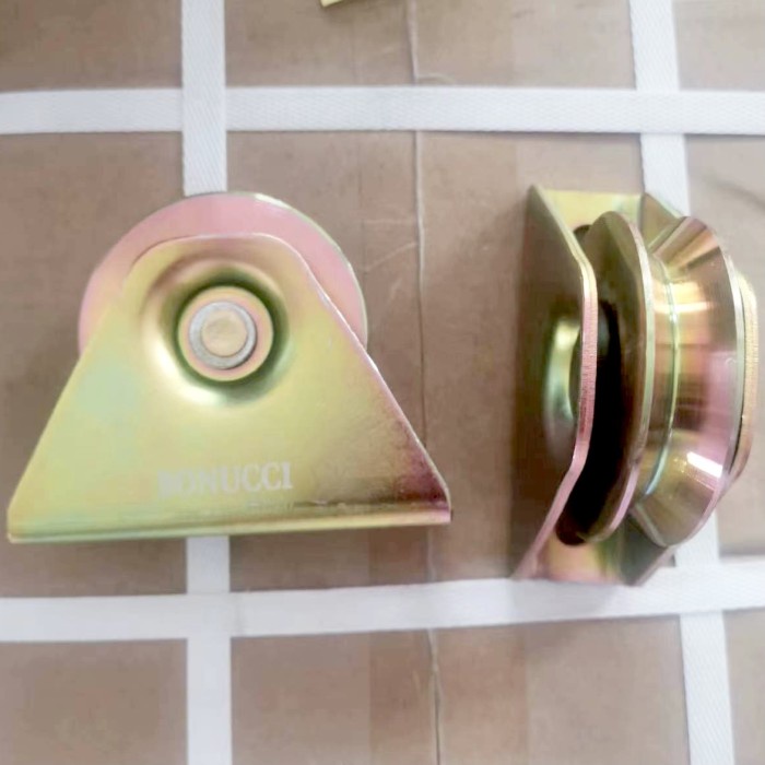 Roda Roda Rel Pagar Bubut Besi As Bearing Galvanized Sliding Gate Wheel V/U