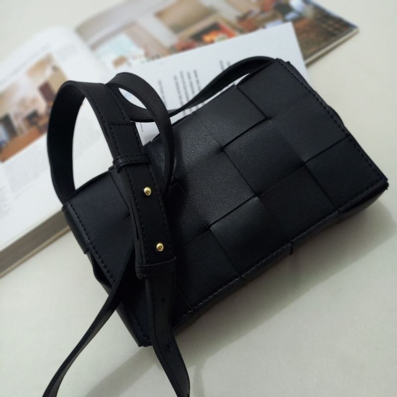 Preloved Tas Selempang Pria Anyaman Kulit Crossbody Bag Ala Bottega