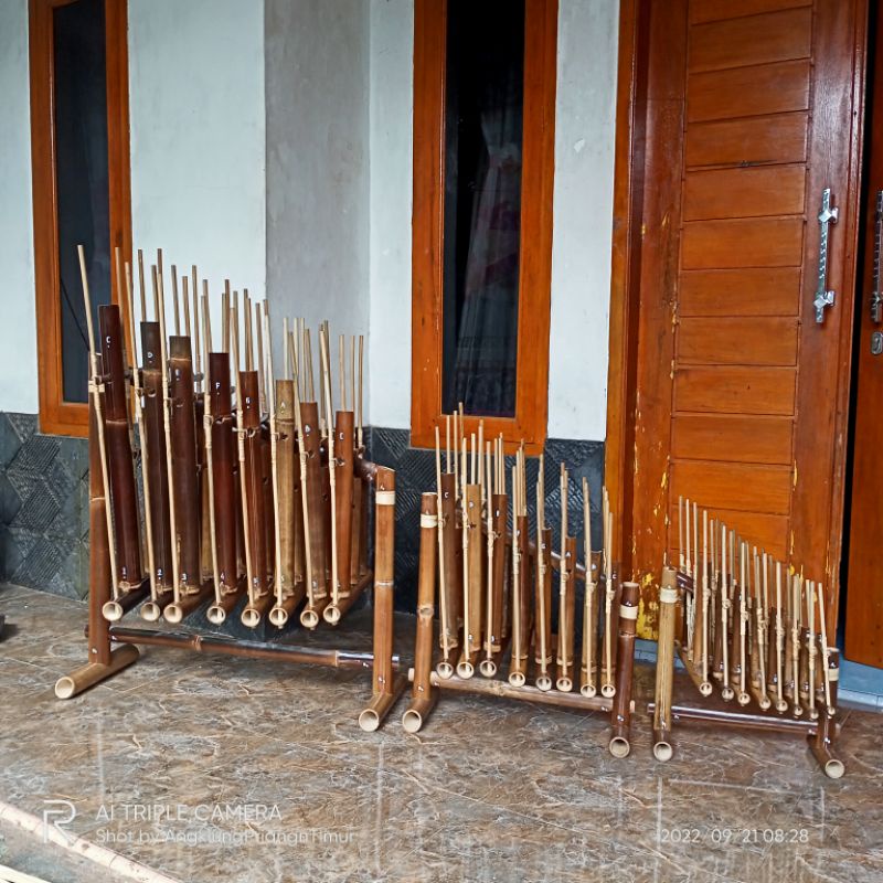 Angklung 3 oktaf 8 nada 3 tabung bambu hitam, nada ( C - C )