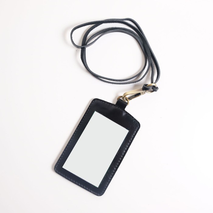 

Name Tag Waku Kato Id Card Holder Leather Gantungan Id Kulit Unisex - Hitam