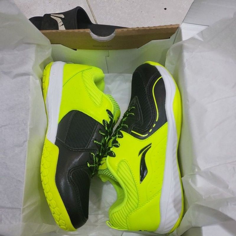 sepatu badminton lining ULTRA ll & lll new colour