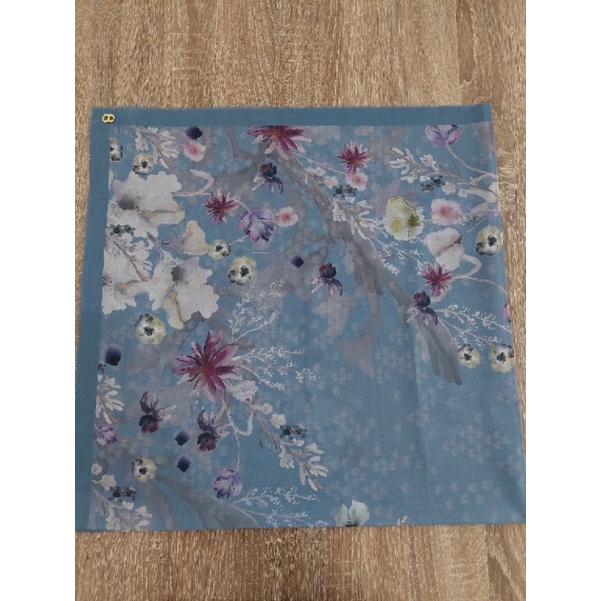 buttonscarves fiore extended