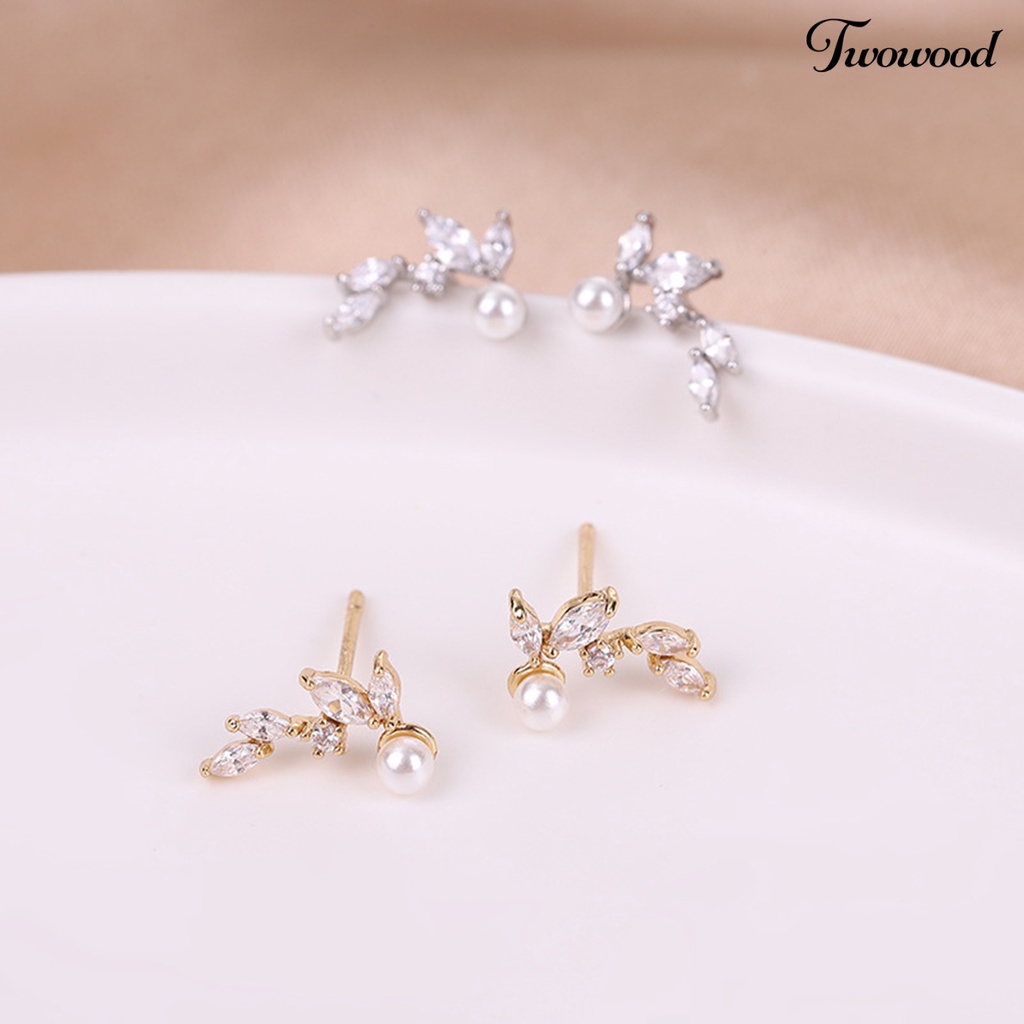 1 Pasang Anting Stud Bentuk Daun Aksen Mutiara Imitasi Bahan Cubic Zirconia Untuk Wanita