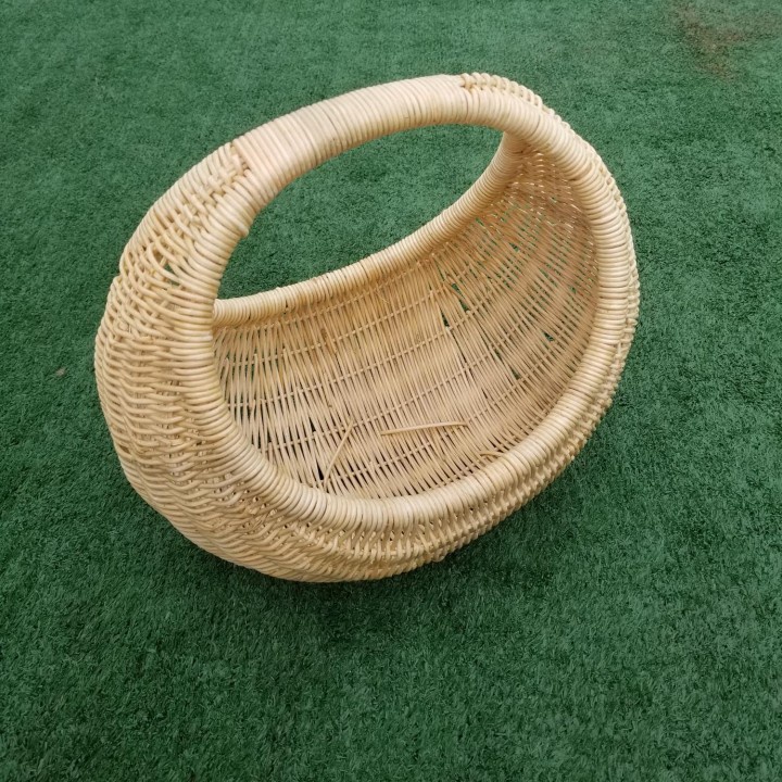 Kerajinan Tangan Rotan - Keranjang Buah Bentuk Telur 30x30x20cm