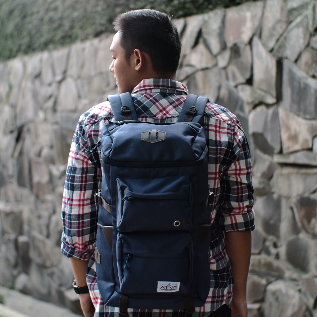 SOLANO NAVY ORIGINAL x ATVA Tas Ransel Casual Biru Dongker Pria Daily Backpack Kuliah Kampus Kerja Kantor Sekolah SMA SMK Remaja Dewasa Tas Punggung Laptop Ukuran Besar 14 Inch Bagpack Distro Tas Traveling Premium Outdoor Travel Bag Keren Terbaru Kekinian