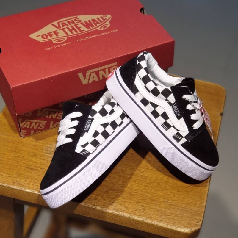 sepatu anak vans oldskool catur sepatu vans anak sudah termasuk box &amp; bonus kaus kaki .