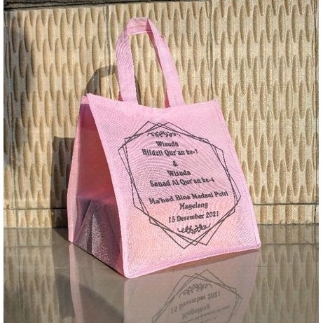 

Tas Hajatan Tas Nasi Box Tas Haul Tas Slametan Tas Berkat Tas Pernikahan Tas Kematian