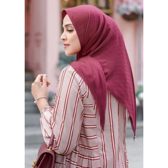 Tapis Embossed Ruby PL Buttonscarves