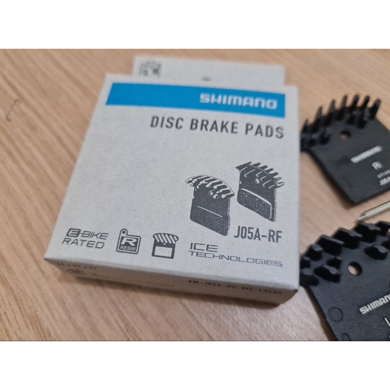 Disc Brake Pads Shimano J05A-RF Resin Discbrake Pad Kampas Rem Sepeda Ice Technologies M9000 M9020 XTR M8000 Deore XT M785 M7000 SLX M675 M6000 M615 S700 RS785 R785