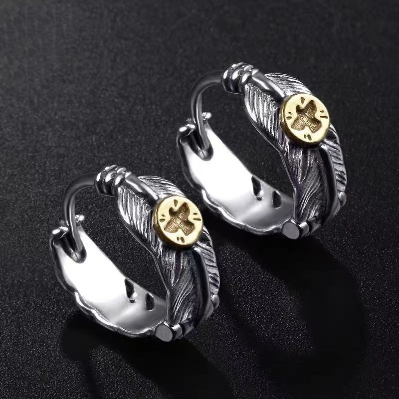 Anting Desain Bulu Elang Bahan Kuningan Warna Silver Gaya Rock Untuk Pria