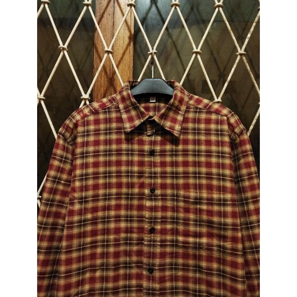 kemeja kasual soft flannel uniqlo second original regular fit XL