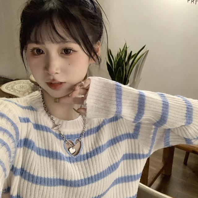 Red Mahasiswa fashion Korea in rasa desain jantung mesin berongga bergaris sweater wanita awal musim gugur pengurangan usia all-match sweater pendek