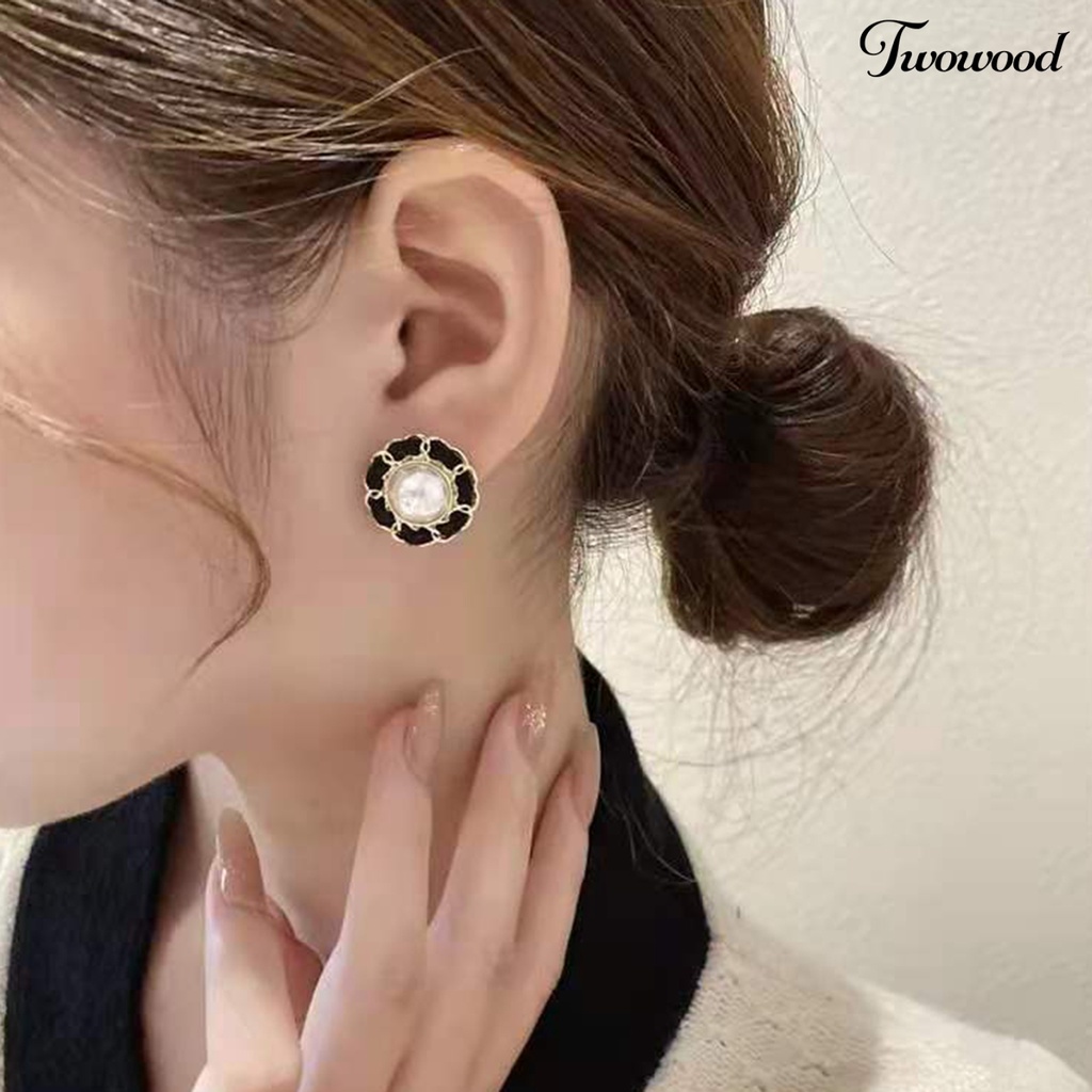 1 Pasang Anting Stud Desain Geometris Aksen Mutiara Tiruan Gaya Minimalis Elegan Untuk Wanita