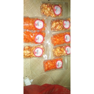 

PROMO beli 10 gratis 1. krupuk seblak pedas aroma daun jeruk .