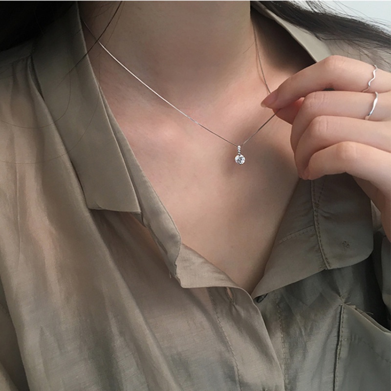 Roselife Kalung Choker Rantai Silver Minimalis Liontin Geometri Bulat Hias Kristal Zircon Untuk Wanita