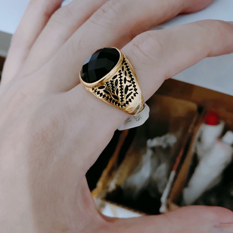 Cincin Lapis Emas Hias Batu Permata Hitam Gaya Vintage Untuk Pria