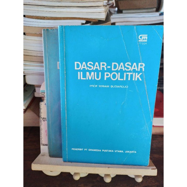 Dasar-Dasar Ilmu Politik
