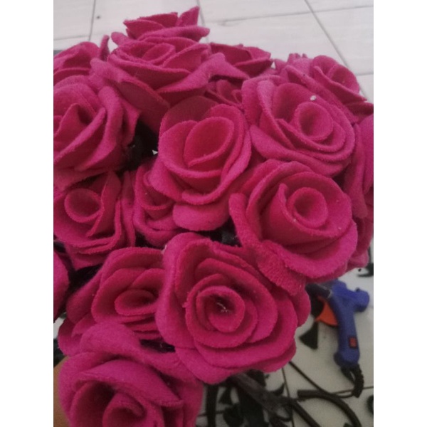 READY STOCK.....Bunga Mawar Kain Flanel/Kado Wisuda/Suvenir Pernikahan Per Tangkai