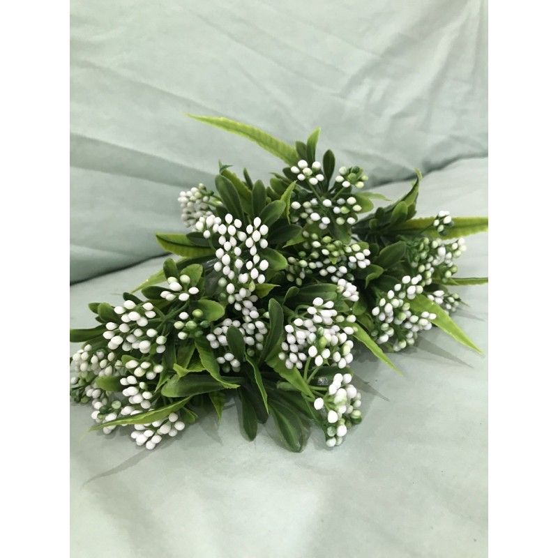 daun pikok putih plastik. daun taman. daun peacock. daun filler