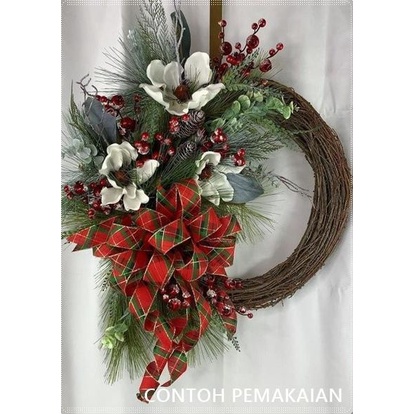 

PITA-217 : Pita Bludru Merah Pinggir Kawat 2,5 cm (per rol +- 3 yard)