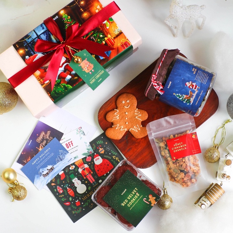 Hampers Natal / Christmas Hampers - Semi Hardbox - Red Velvet Cookies + Oatmeal Cookies + Ginger Bread Cookie + Granola + FREE KARTU + PITA + LONCENG + VOUCHER + BUBBLE WRAP | LUCKYBITE