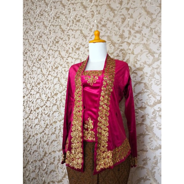 Kebaya Beludru Kelabang pink