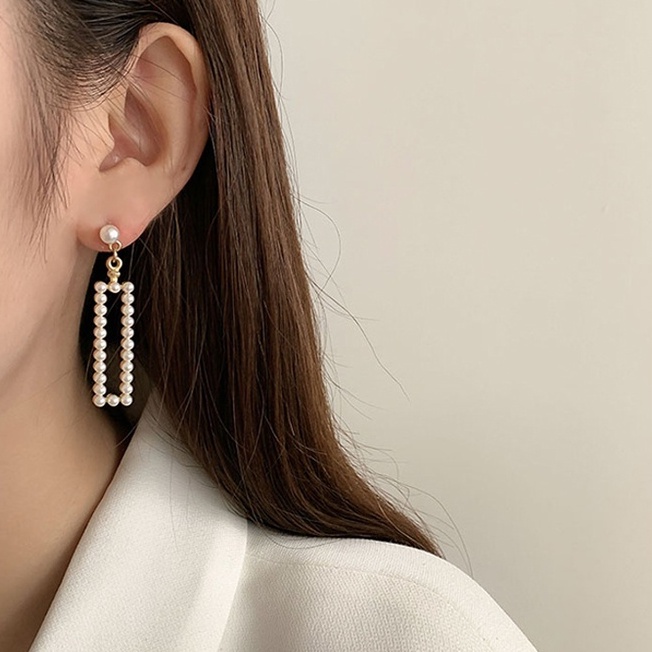 Nada Hitam Ready Stock Pengiriman Cepat Anting Klip Telinga Gadis Tanpa Tindik Anting Perempuan French Retro Classy Influencer Earrings2023 Niche Baru High-End Anting Sederhana