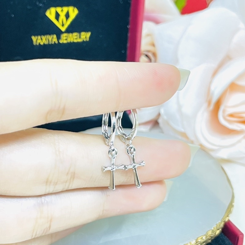 Anting jepit salib polos yaxiya