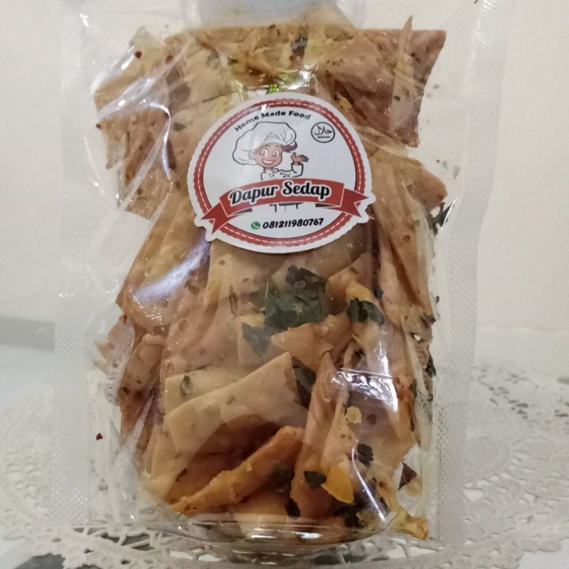 

Cemilan tortilla kering daun jeruk pedas