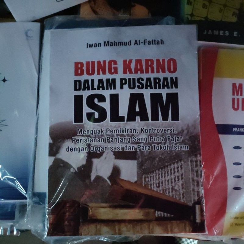 bung Karno buku BUNG KARNO DALAM PUSARAN ISLAM