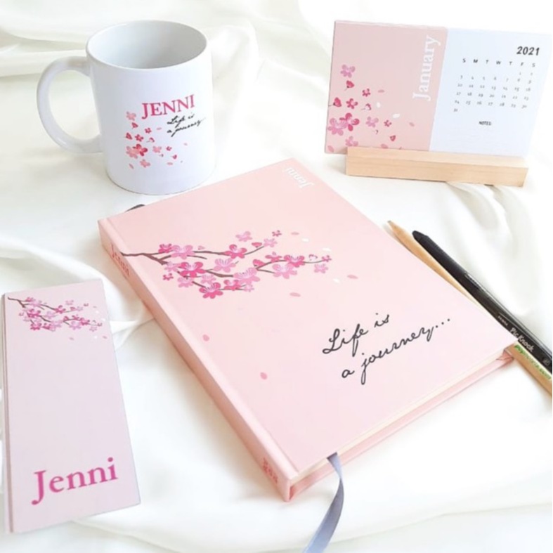 

WFH 3 IN 1 / Sakura Tree Series / Agenda / Notebook Custom Nama / Notebook Custom Quotes / Notebook Hardcover Custom / Mug Custom / Mug Kramik / Mug Lucu / Mug Custom Nama / Mug Custom Wisuda / Mug Custom Foto / Kalender Meja 2024 / Custom Kalender Meja