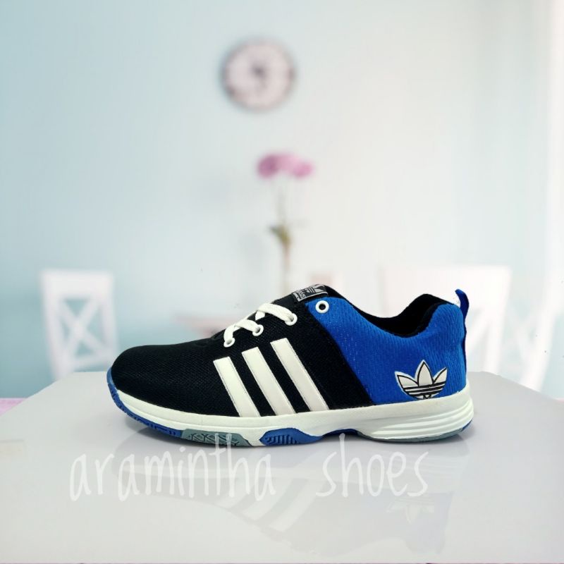 Sepatu Sport Badminton Adidas