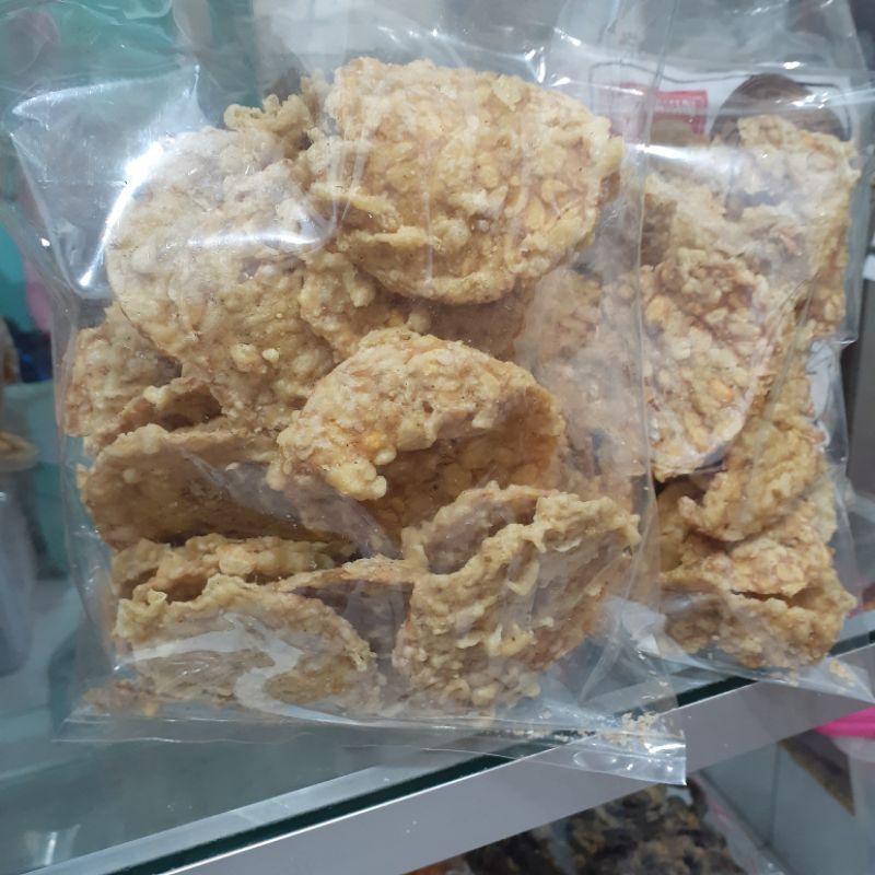 

KERIPIK TEMPE TEPUNG GORENG KRISPI GURIH RENYAH 200GRAM CEMILAN OLEH OLEH KILOAN