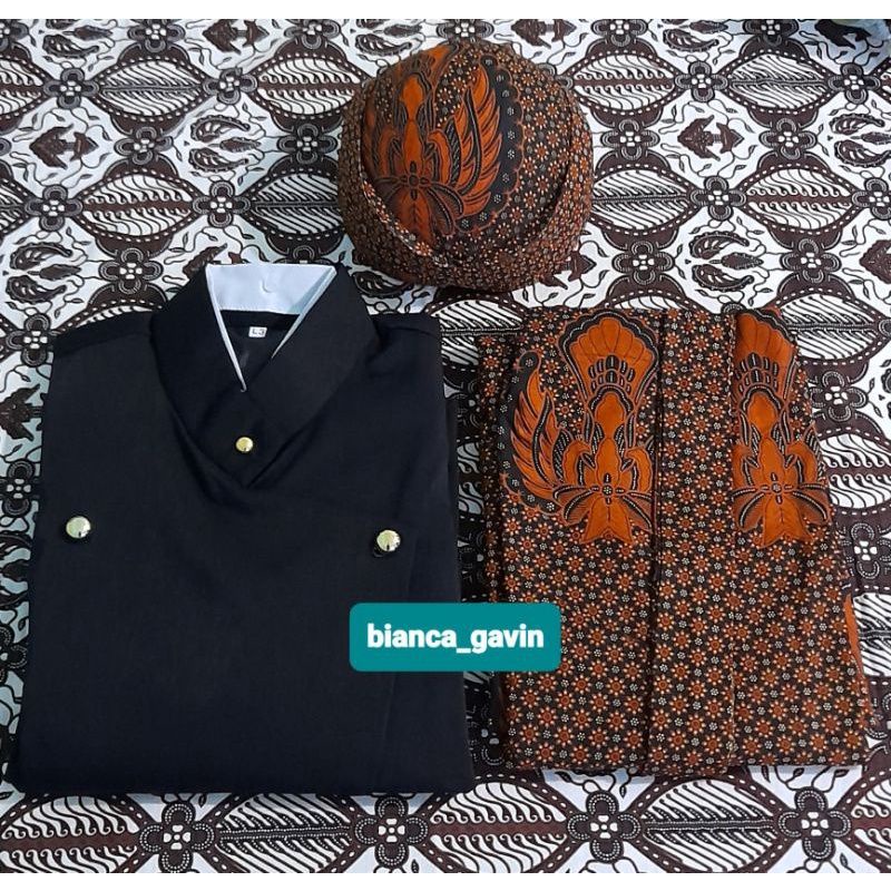 Beskap Solo Hitam + Jarik Instan + Blangkon, Motif Truntum Garuda