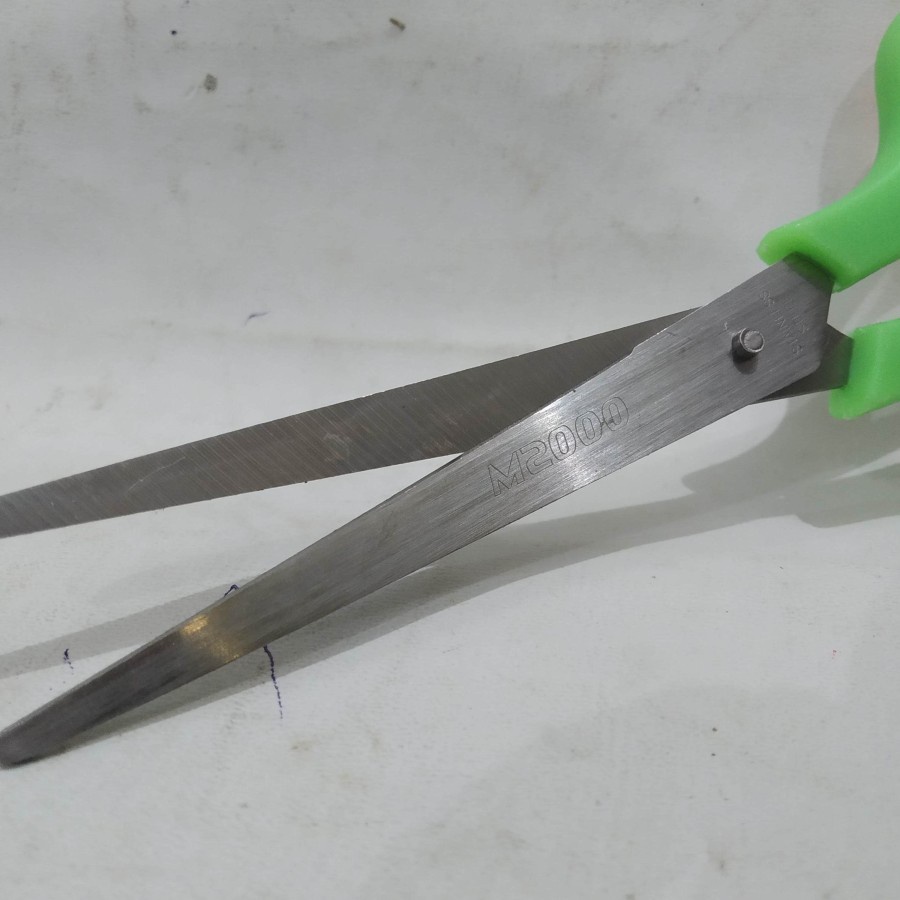 Gunting Baja Sedang Lubang Gagang Karet Stainless Steel M2000 Scissors