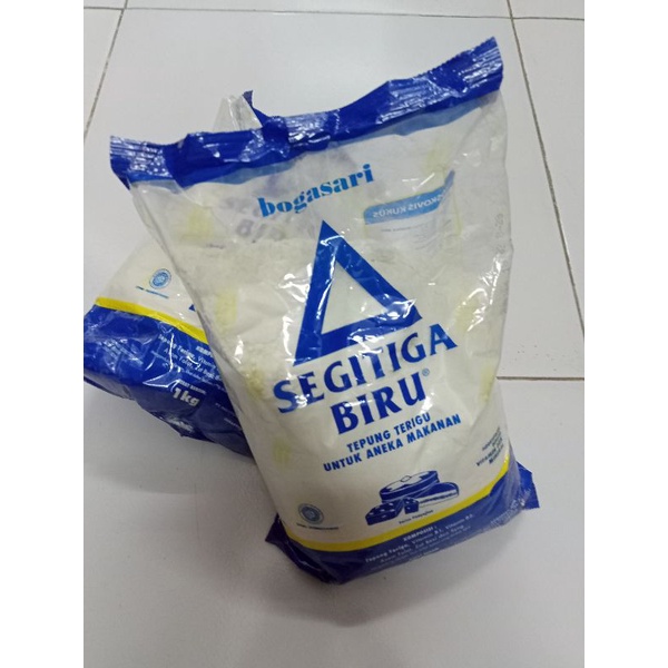 

tepung terigu Bogasari segitiga biru 1kg