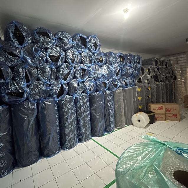 

Bubble wrap Hitam Putih 3kg Plastik Bubblewrap 1 Roll - Hitam, 2.4 KG
