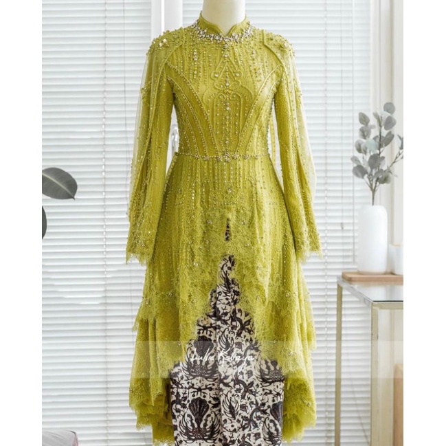 kebaya tunangan lulik