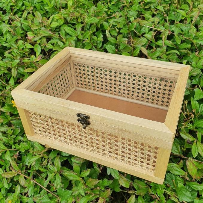 

kotak rotan tutup acrylic