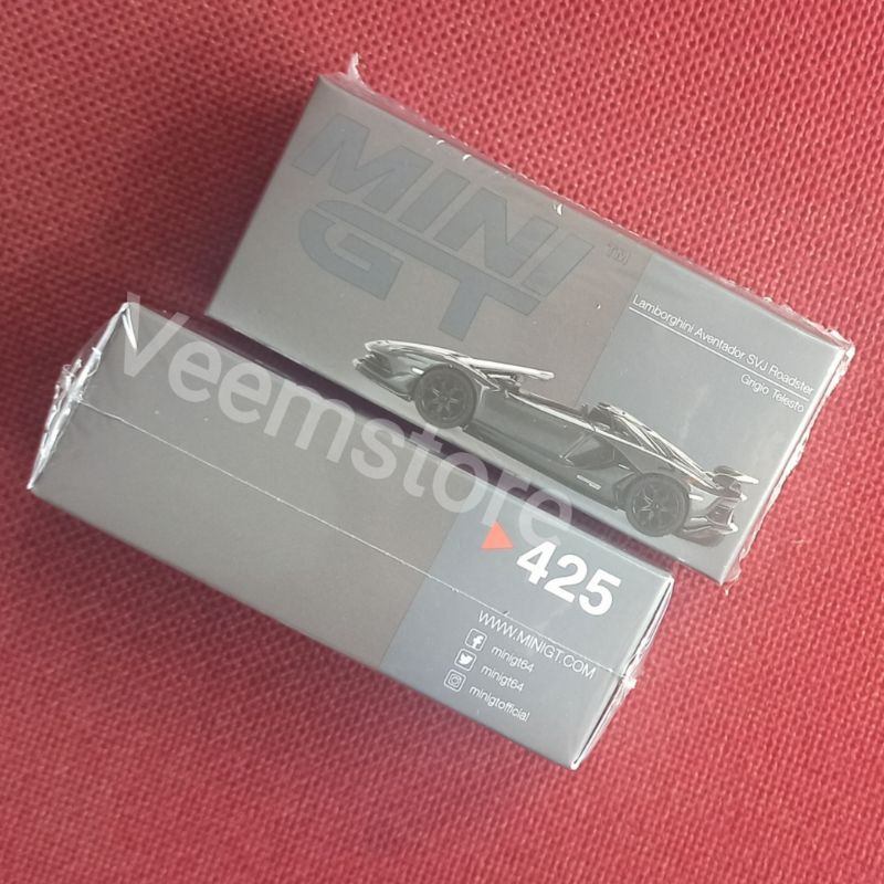 Die Cast 1:64 Lamborghini Aventador SVJ Roadster MGT425