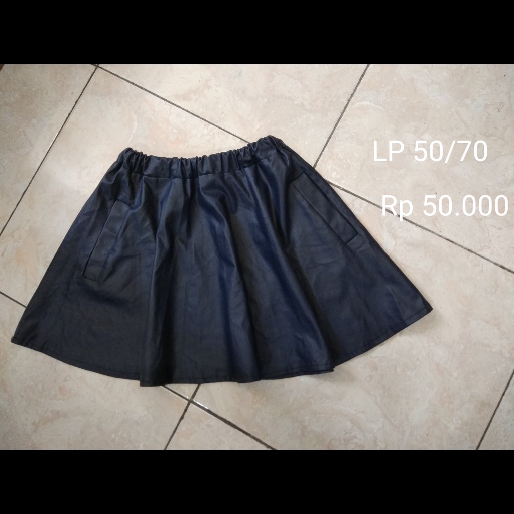 [Preloved] A Line Leather Skirt/Rok Kulit Navy